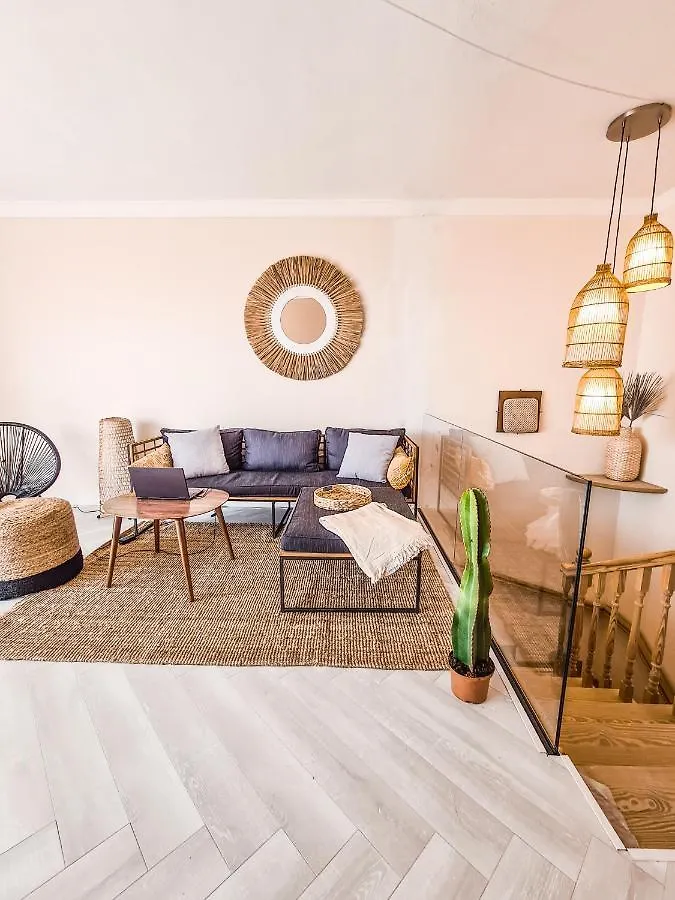 Holiday home Oceanview Boutique House, 125 Sqm, Parking, Sunset Rooftop