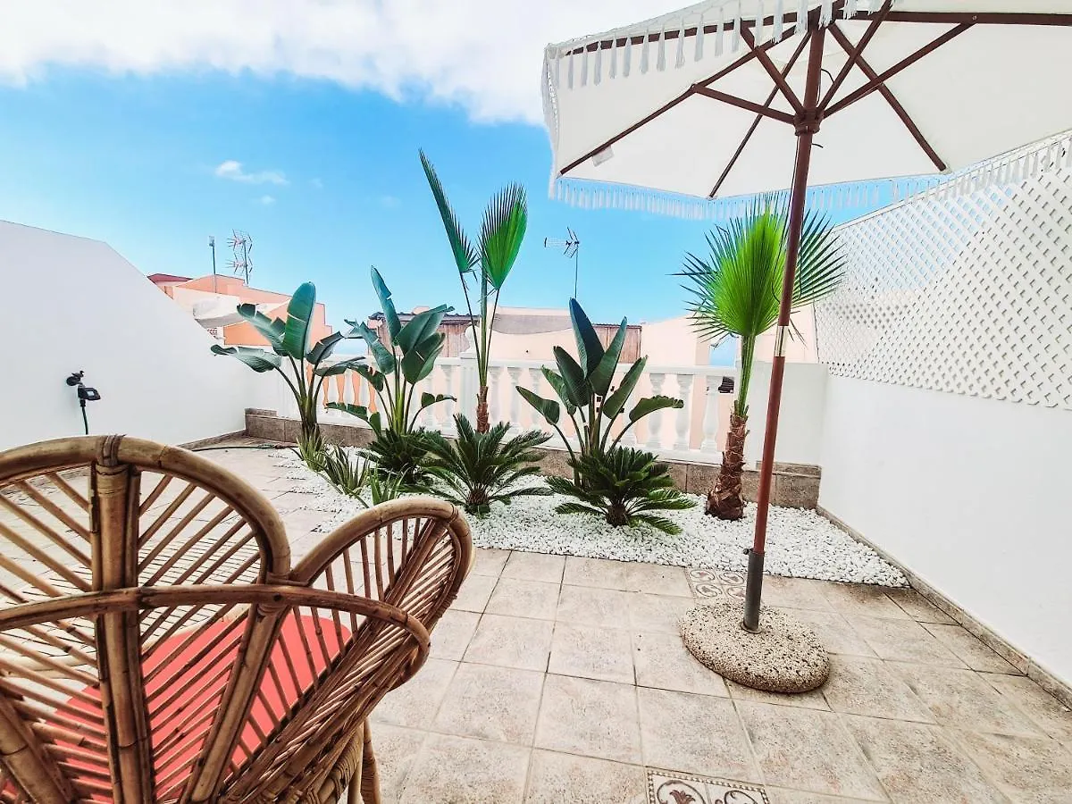 Oceanview Boutique House, 125 Sqm, Parking, Sunset Rooftop Costa Adeje (Tenerife)