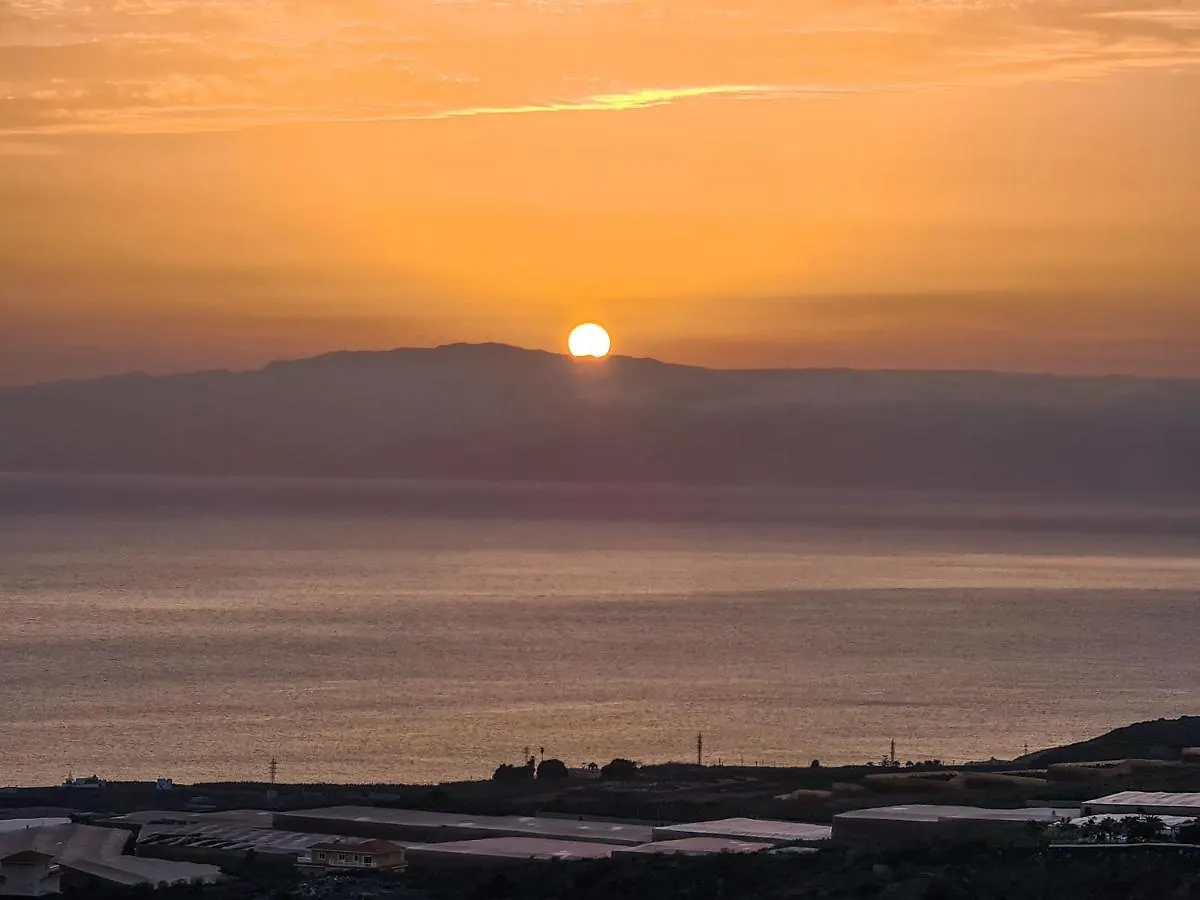 Oceanview Boutique House, 125 Sqm, Parking, Sunset Rooftop 0*, Costa Adeje (Tenerife)